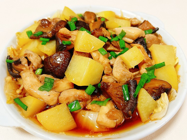 土豆蒸鸡肉，鲜嫩够味还营养的家常菜的做法