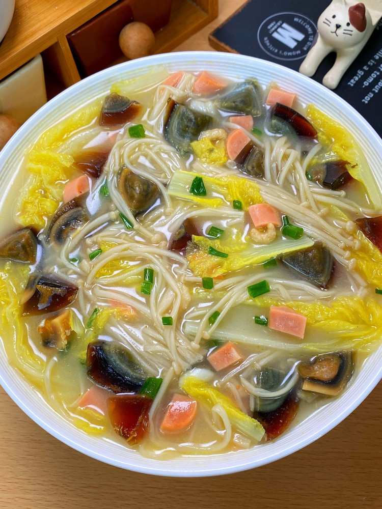夏日必备，鲜香味美的娃娃菜皮蛋汤～的做法