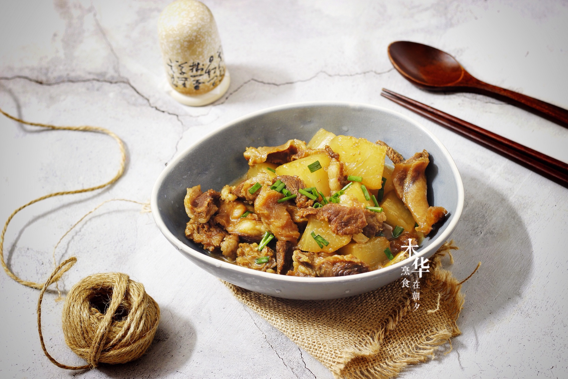 Stewed beef tendon and brain with radish