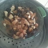 香菇木耳蒸鸡的做法图解4