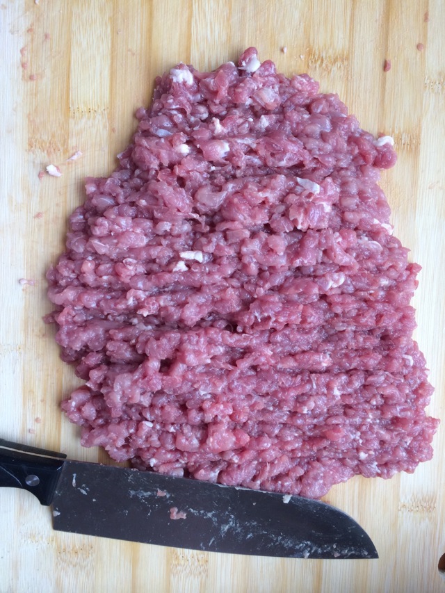 猪肉白菜蒸饺的做法图解2