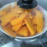 椰奶香南瓜羹的做法图解2