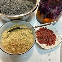 美容养颜黑头发的———-玫瑰黑芝麻丸的做法图解1