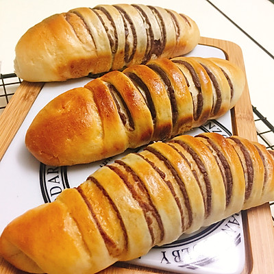 毛毛虫豆沙面包