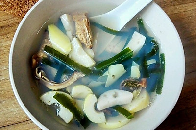 河蚌春笋海带菌菇紫菜汤