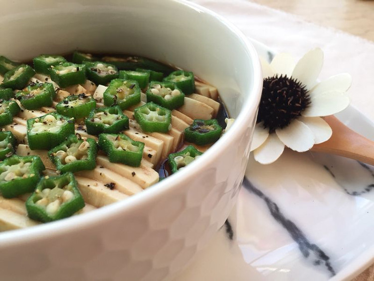 秋葵拌豆腐（附如何挑选秋葵）的做法