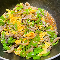 下饭菜❤️平菇尖椒炒鸡蛋的做法图解10