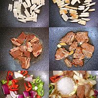 在家就可以做出❗黑椒年糕牛仔骨爆好吃的做法图解2