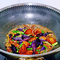 #我们约饭吧#腊肠茄子炒蒜薹的做法图解14