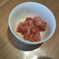 松茸土豆炒肉片的做法图解3