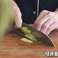 蒜香虾仁口蘑菠菜意面的做法图解4