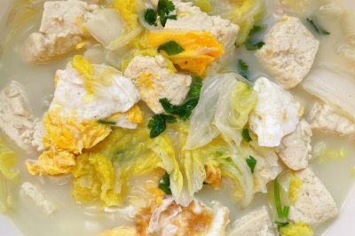 白菜豆腐汤，暖暖的好美味！