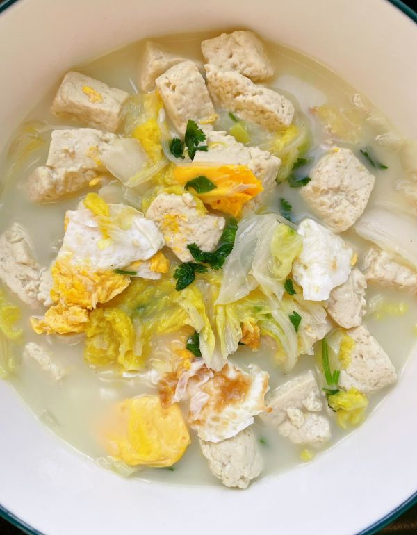 白菜豆腐汤，暖暖的好美味！