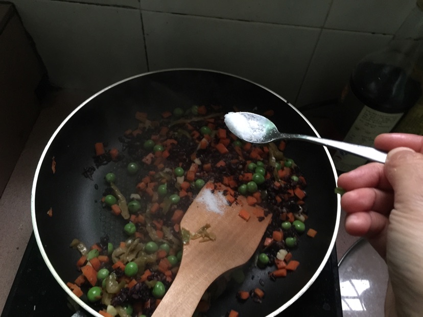 五谷杂粮炒饭的做法图解5