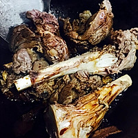 红酒焖羊腱的做法图解5