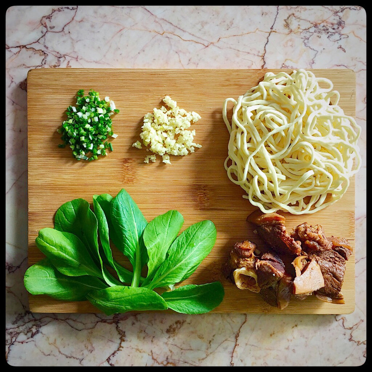 秘制羊肉汤面的做法