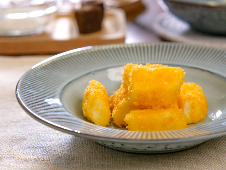 【炸鲜奶】广东传统甜品小吃，不用烤箱的营养美食，外脆内嫩的甜的做法