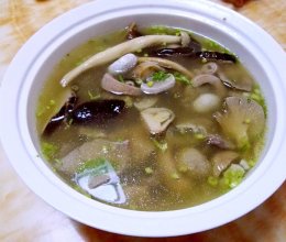 猪杂鲜菌煲#黑人牙膏一招制胜#的做法
