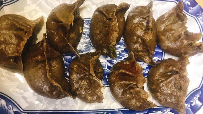 酱肉虾仁木耳韭菜荞麦蒸饺的做法