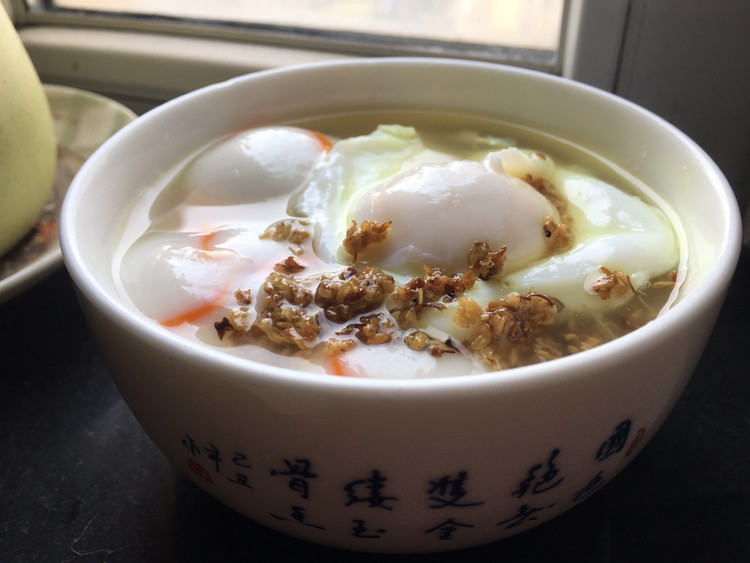 月桂草莓汤圆荷包蛋的做法