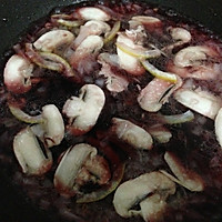 红酒蘑菇猪扒的做法图解5