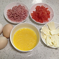 火腿番茄奶酪鸡蛋卷（快手早餐，适合小朋友哦）的做法图解1