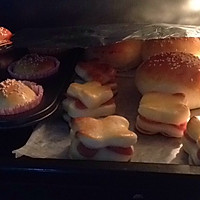 一个配方三个花式汉堡包+火腿花面包+葡萄干餐包的做法图解10