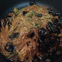 鸡蛋木耳炒粉的做法图解6