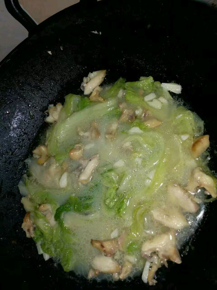 海螺肉炒白菜的做法