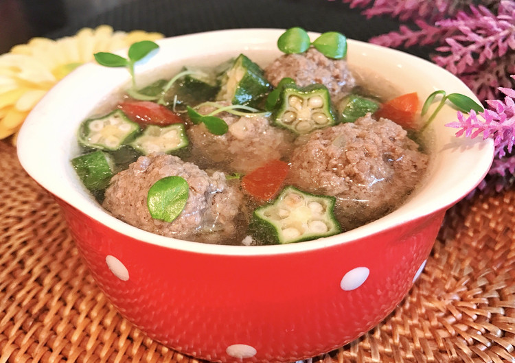 牛肉丸子秋葵汤的做法