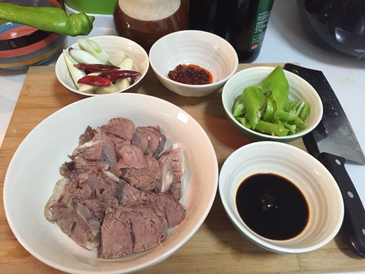 酸辣牛肉的做法图解3