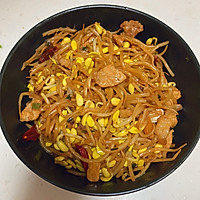 五花肉炒黄豆芽的做法图解7