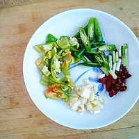 五花肉花菜盖面的做法图解3