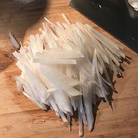 萝卜丝鲫鱼汤的做法图解2