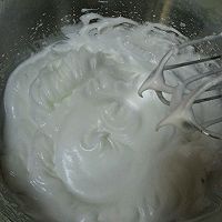 爱到疯的*8寸酸奶戚风*百分之百成功的做法图解4