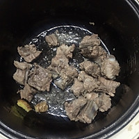 土豆咖喱闷排骨的做法图解2