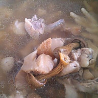 姬松茸猴头姑鸡汤的做法图解2