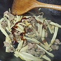 牛肉炒鸡腿菇的做法图解4