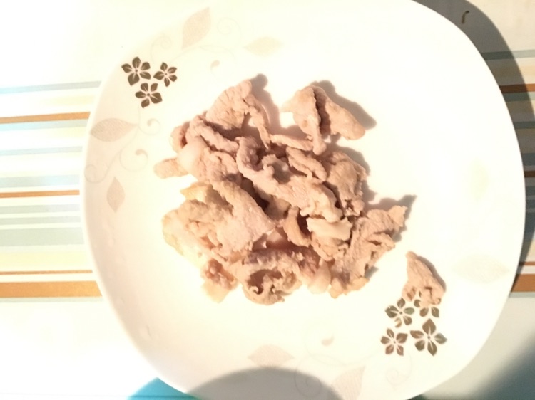 荷兰豆炒肉的做法图解2