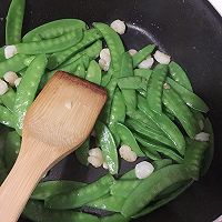 荷兰豆炒虾仁的做法图解6