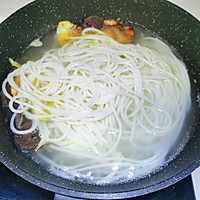 #合理膳食 营养健康进家庭#三鲜汤米粉的做法图解7