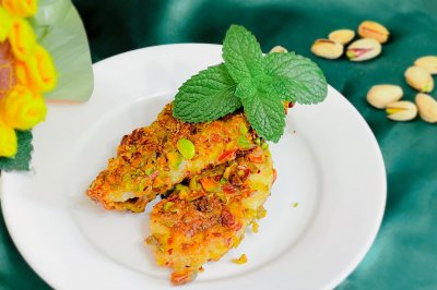 创意菜开心果香煎鸡胸肉