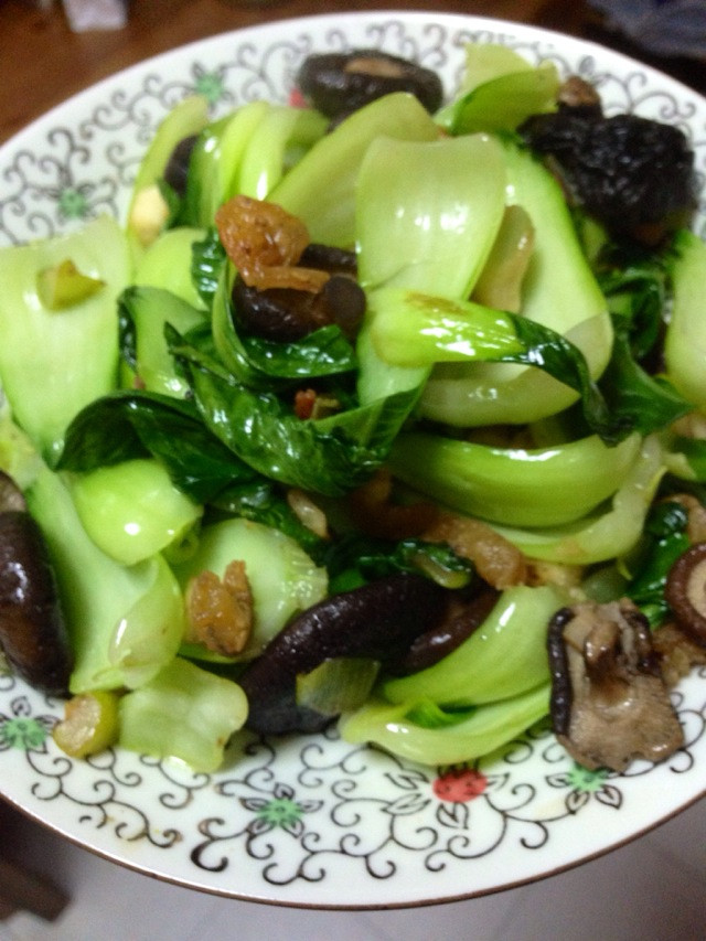 珍珠香菇、干虾仁香炒小油菜的做法