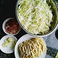 甘蓝干豆腐的做法图解1