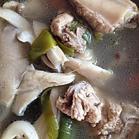 平菇海带排骨汤的做法图解1