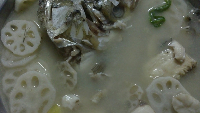 鲢鱼藕片汤