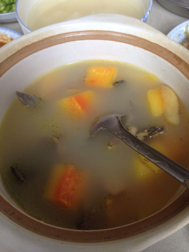 砂锅乌鸡木瓜汤的做法