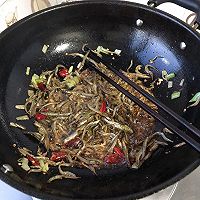 小银鱼和豆腐干的做法图解4