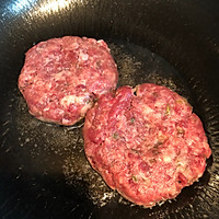 #安佳儿童创意料理#巨无霸双层牛肉汉堡的做法图解3