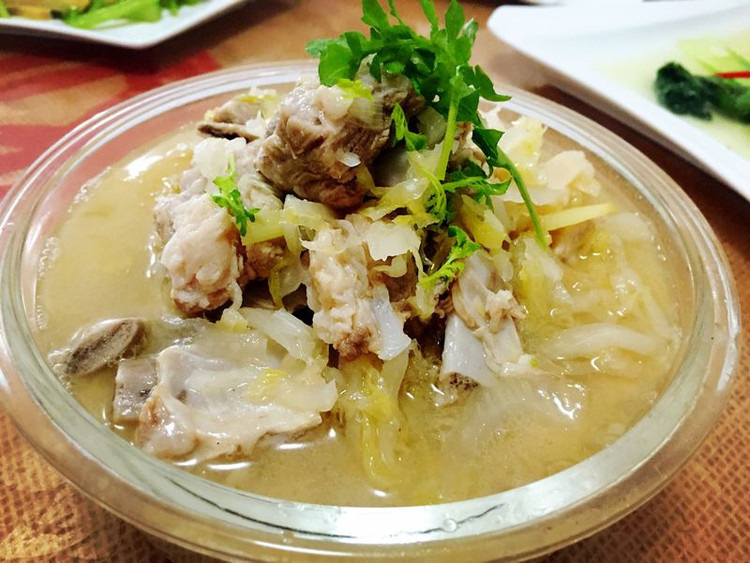 酸菜排骨的做法